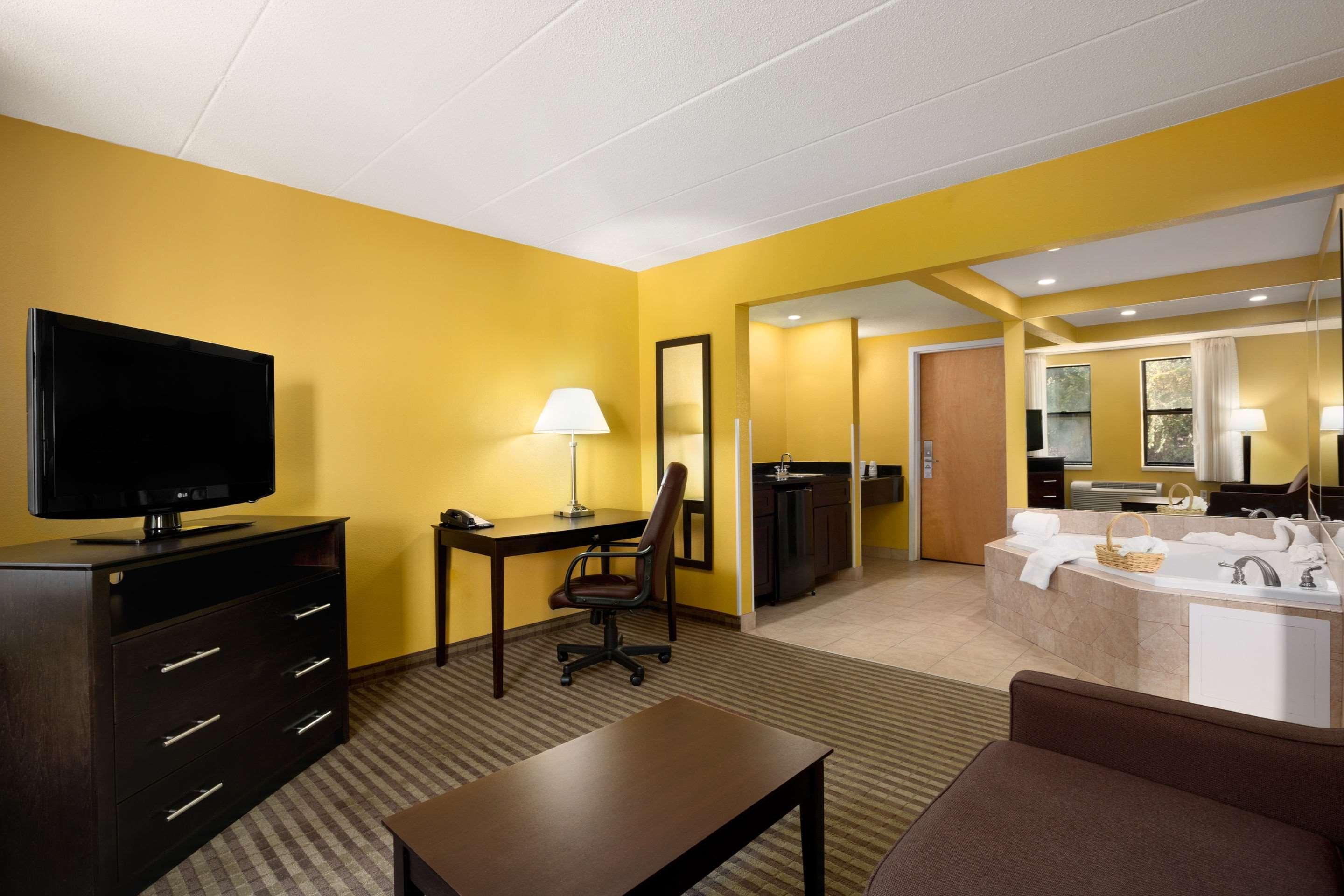 La Casa Inn & Suites-Middleboro Luaran gambar